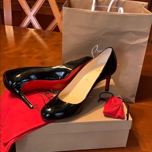 Christian Louboutin patent leather simple pump.